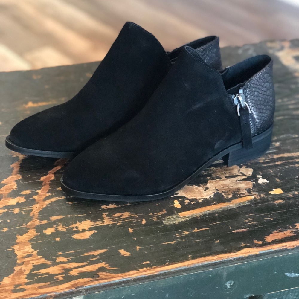 Very Volatile Greyson booties